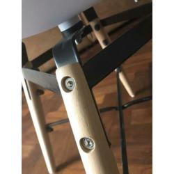 Stoel wit 2 x 40 Euro