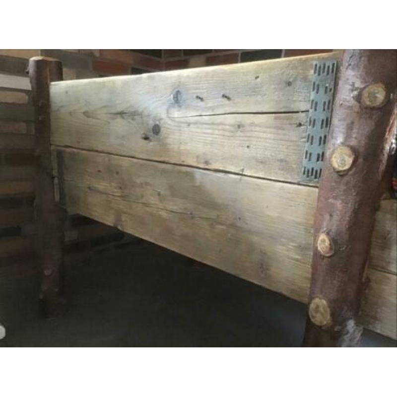 Stoer peuterbed, steigerhout, boomhut