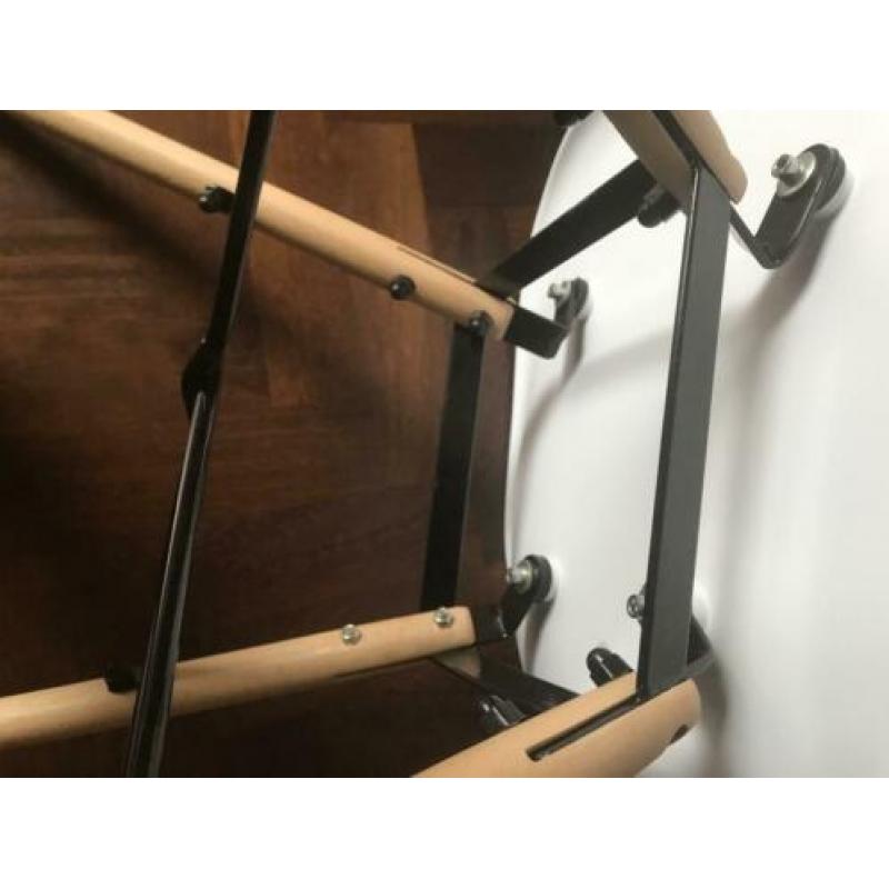 Stoel wit 2 x 40 Euro
