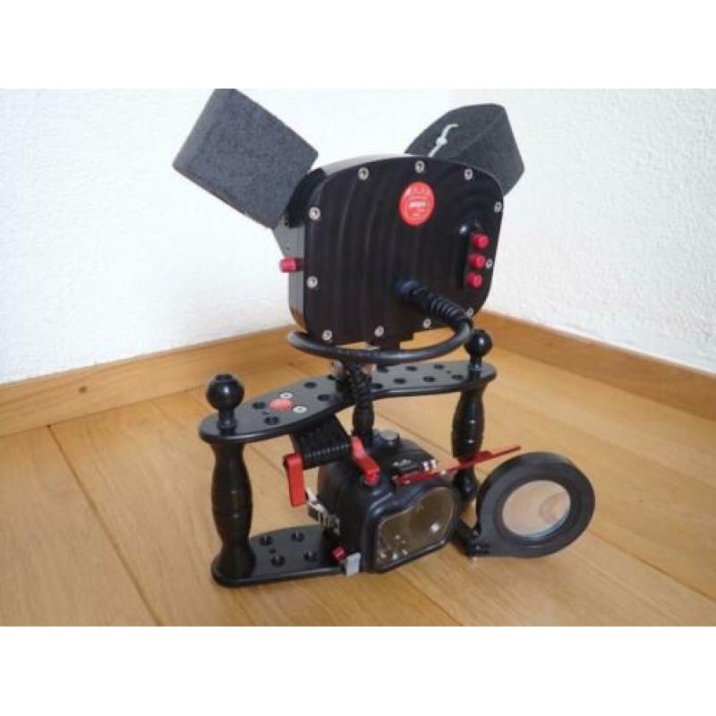 Hugyfot onderwaterhuis Pro+ met GoPro 4 en 2 x Weefine 2800