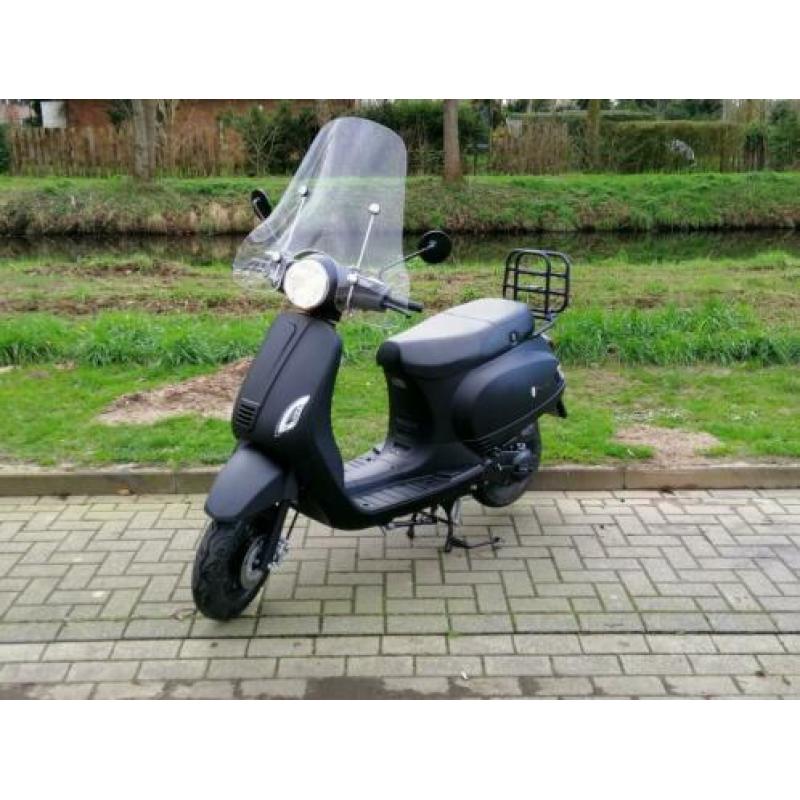 Senzo riva lux 2019 euro4 met slechts 447km