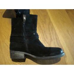 Bijna nieuwe suede laarsjes v. F+ maat 38