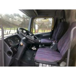 Kuipdieplader machinetransporter met Mercedes atego trekker