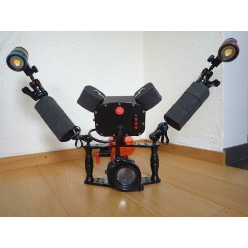 Hugyfot onderwaterhuis Pro+ met GoPro 4 en 2 x Weefine 2800