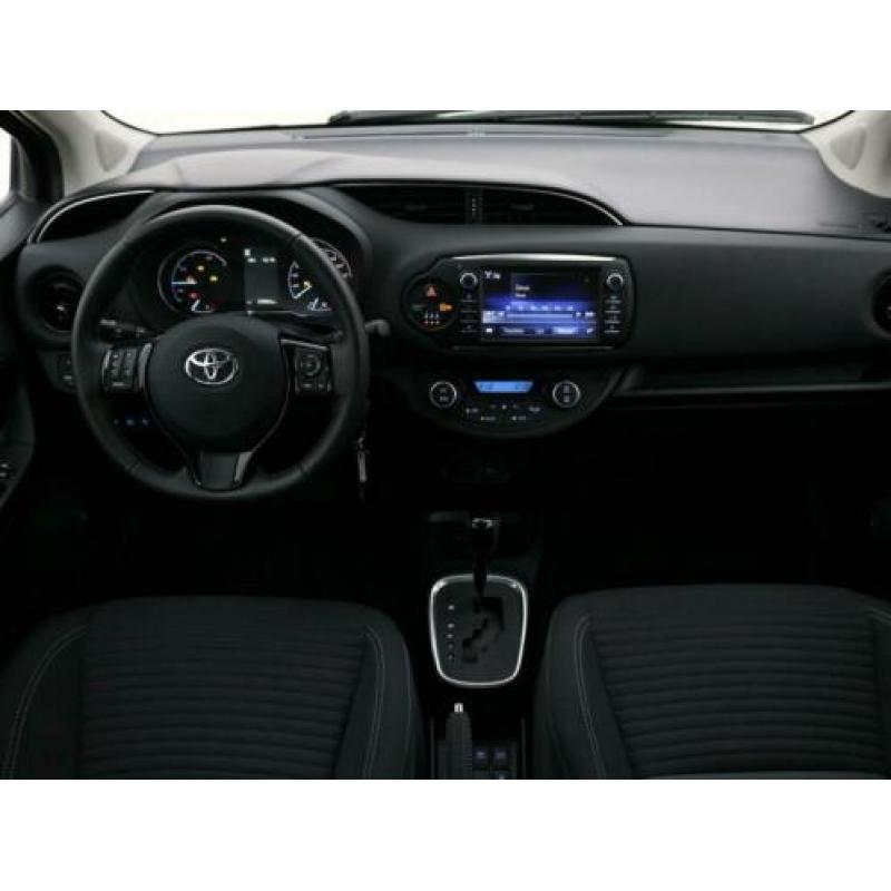 Toyota Yaris 1.5 Hybrid Design | Pre crash safety system | L