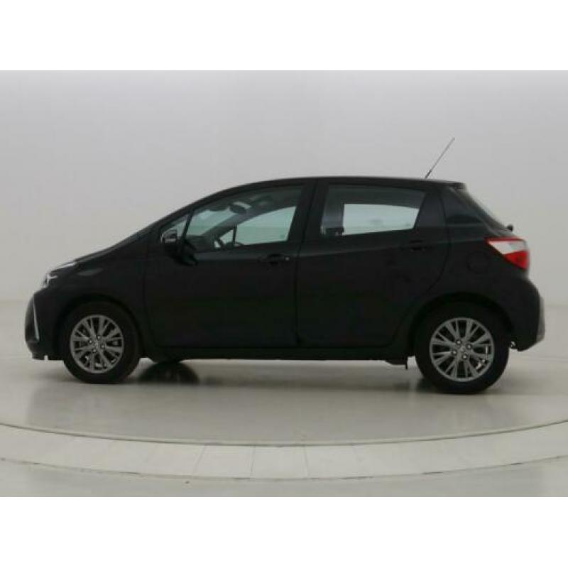 Toyota Yaris 1.5 Hybrid Design | Pre crash safety system | L