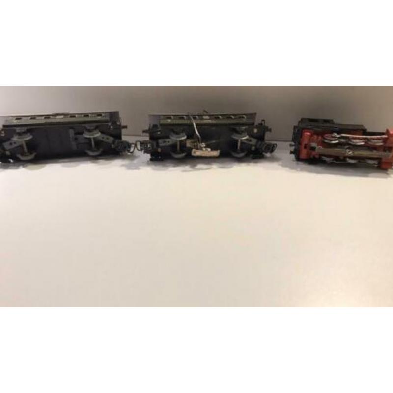 Marklin 3029 tenderloc met 2 personen wagons h0