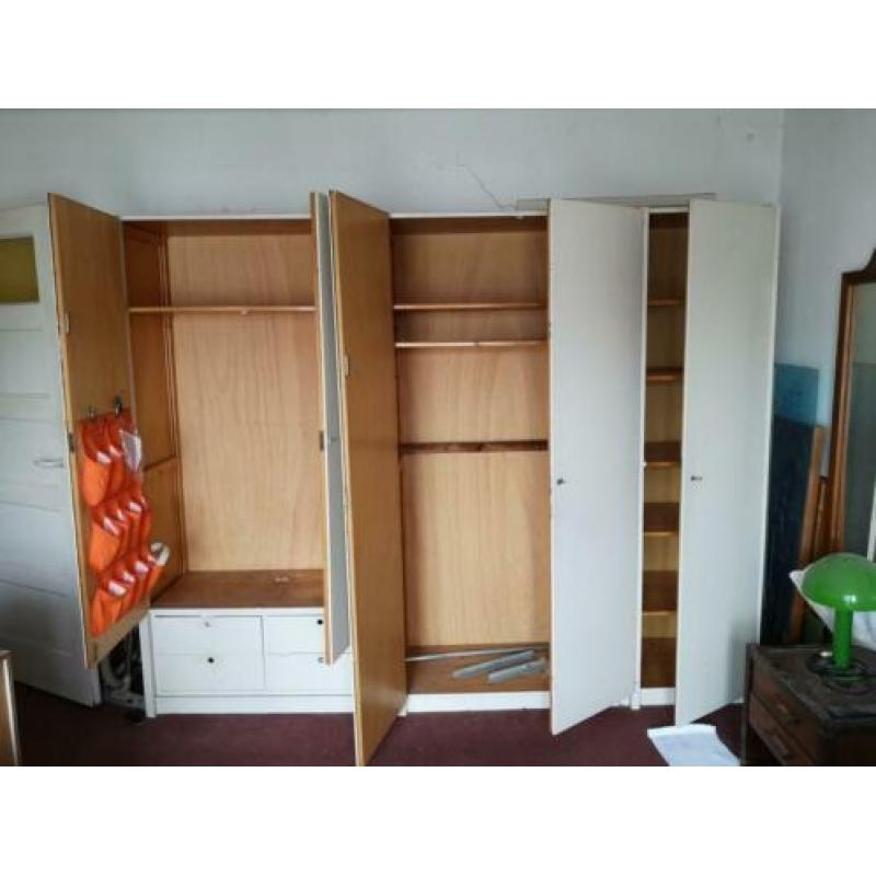 Lundia boekenkast en kledingkasten