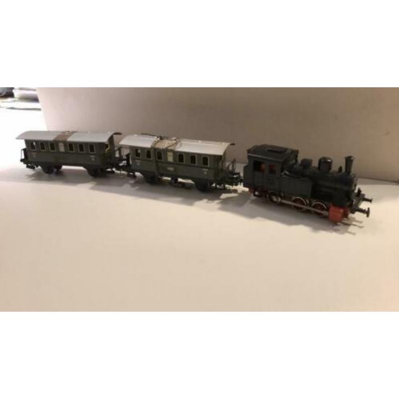 Marklin 3029 tenderloc met 2 personen wagons h0
