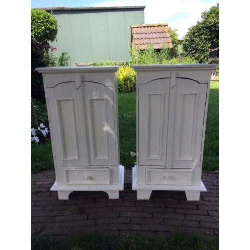 Brocante vintage kastjes wit nachtkastjes