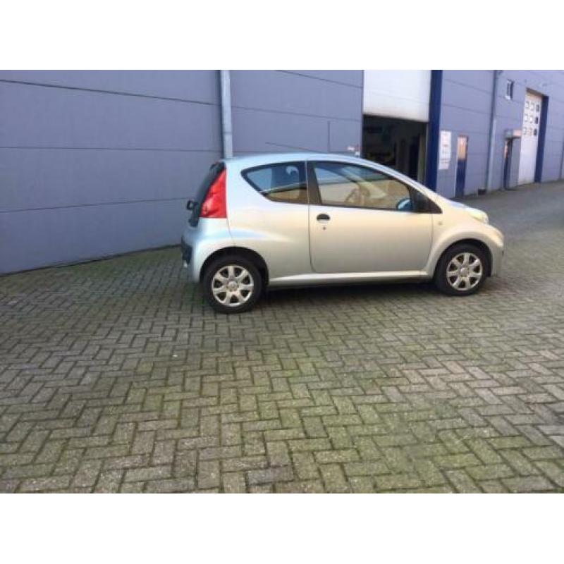 Peugeot 107 1.0 12V 3DR 2010 Grijs