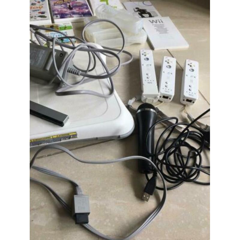 Nintendo Wii compleet met balance board en spellen