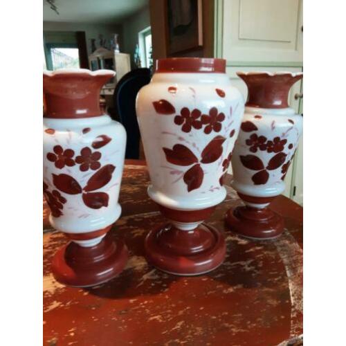 Set van 3 opaline glazen vazen uit rond 1900.