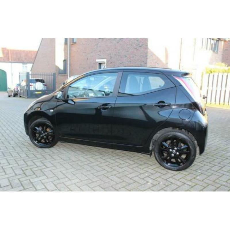 Toyota Aygo 1.0 VVT-i x-wave Airco Camera Cruise Abs Tractio