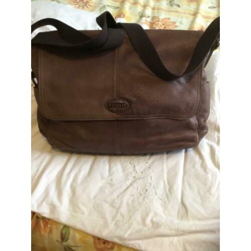 Fossil tas leder