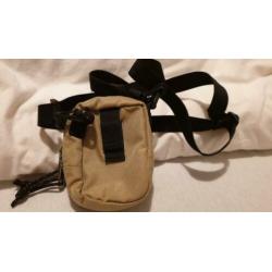 Beige Eastpak tasje , 2 vakjes.