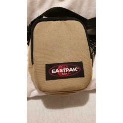 Beige Eastpak tasje , 2 vakjes.