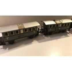 Marklin 3029 tenderloc met 2 personen wagons h0