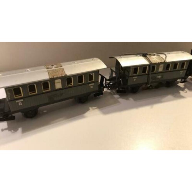 Marklin 3029 tenderloc met 2 personen wagons h0