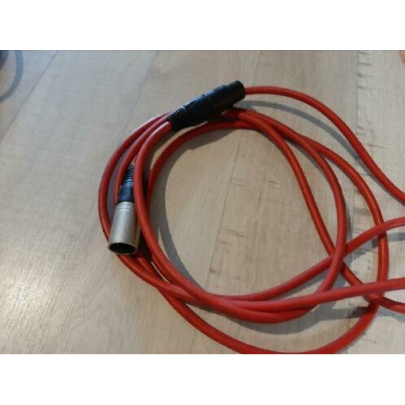 7 snoeren voor gitaar en microfoon voor maar 25 euro