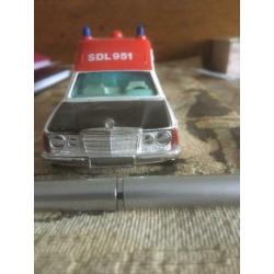 Prachtig mooie corgi ambulance Mercedes