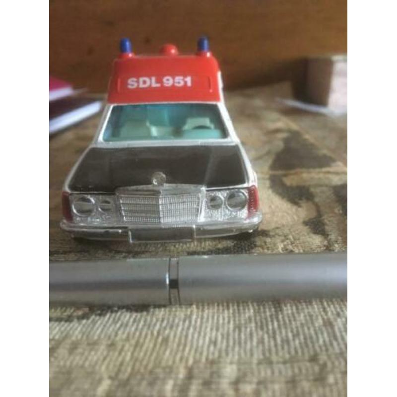 Prachtig mooie corgi ambulance Mercedes