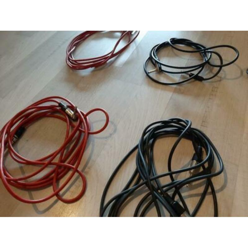 7 snoeren voor gitaar en microfoon voor maar 25 euro