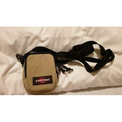 Beige Eastpak tasje , 2 vakjes.