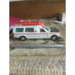 Prachtig mooie corgi ambulance Mercedes