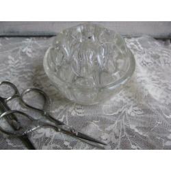 Brocante Franse glazen bloemensteker / rozen bowl bloemstuk
