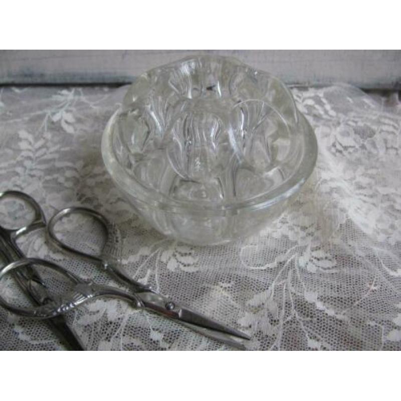 Brocante Franse glazen bloemensteker / rozen bowl bloemstuk