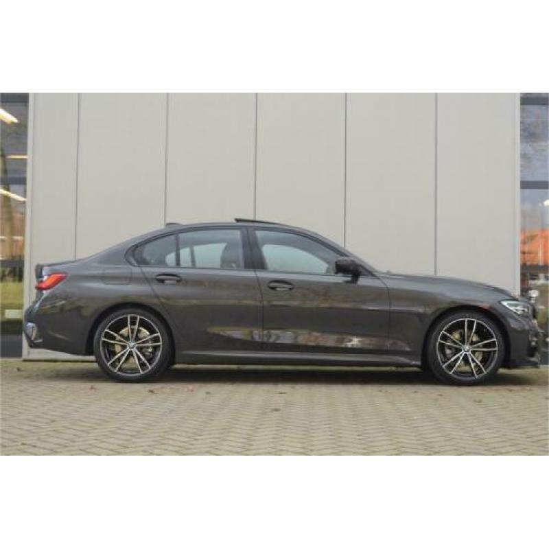 BMW 3 Serie 320i Executive M-Sport | M-Performace Diffusor &