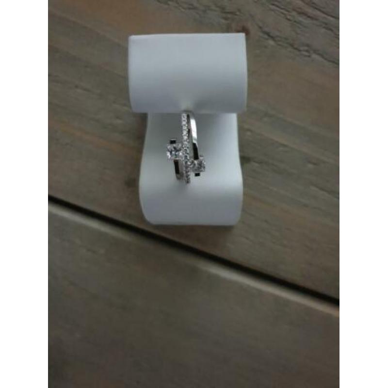 Zinzi damesring Nieuw zilver/zirkonia's