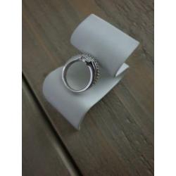 Zinzi damesring Nieuw zilver/zirkonia's