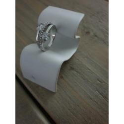 Zinzi damesring Nieuw zilver/zirkonia's