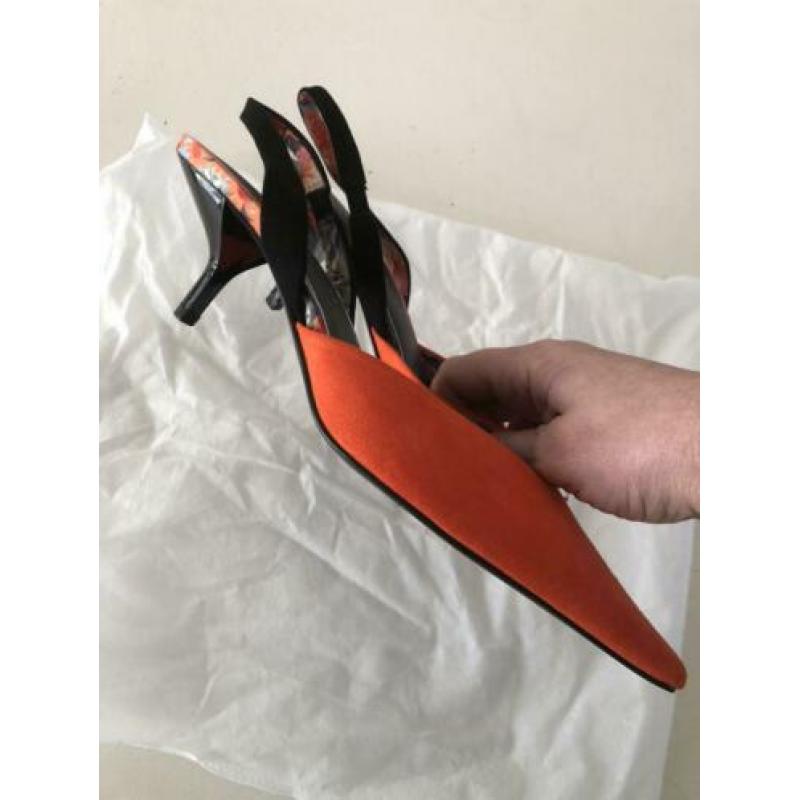 Oranje pump met open hiel van Zara. 1x aan gehad! Mt 38