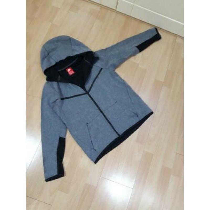NIKE TECH FLEECE grijze vest maat 158/170
