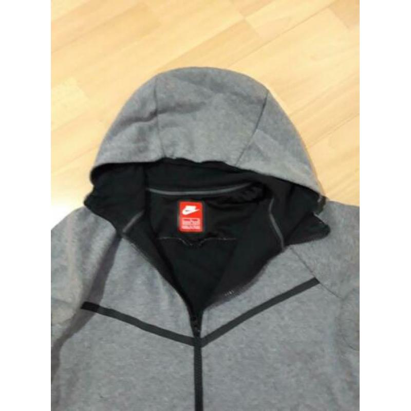 NIKE TECH FLEECE grijze vest maat 158/170