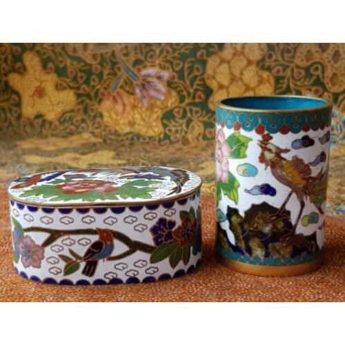 Mooi oud Chinees potje en dekselbakje van cloisonne.