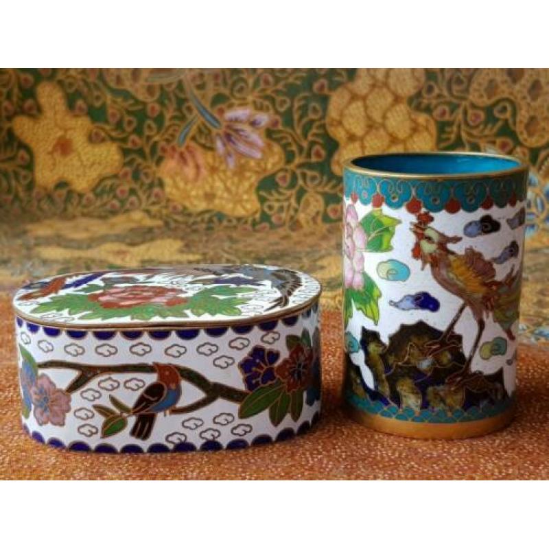 Mooi oud Chinees potje en dekselbakje van cloisonne.