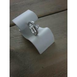 Zinzi damesring Nieuw zilver/zirkonia's