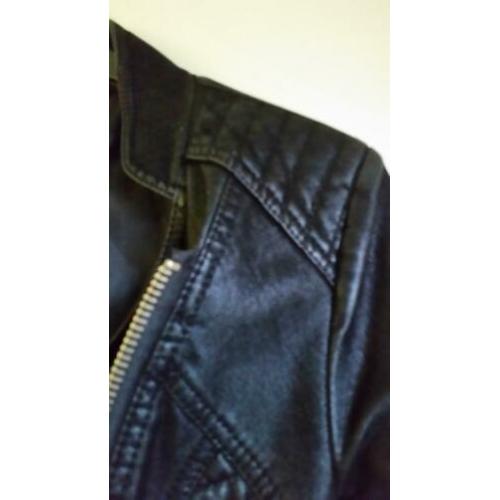 Suede look ZWART jasje mt S,mooie details, incl verz.k.