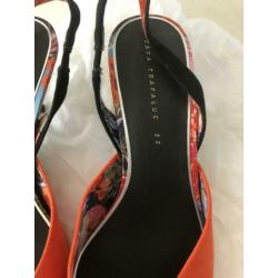 Oranje pump met open hiel van Zara. 1x aan gehad! Mt 38
