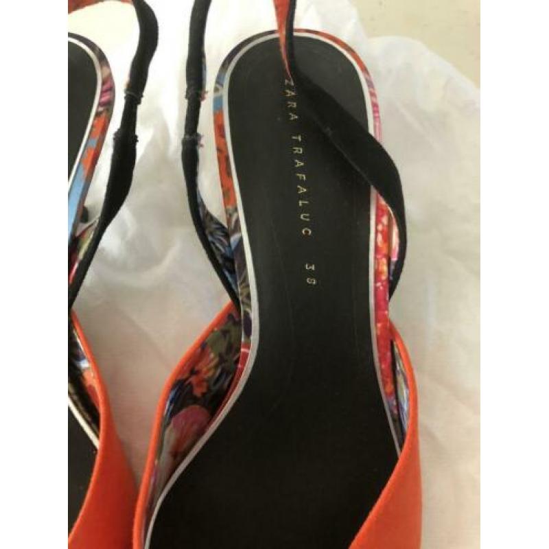 Oranje pump met open hiel van Zara. 1x aan gehad! Mt 38