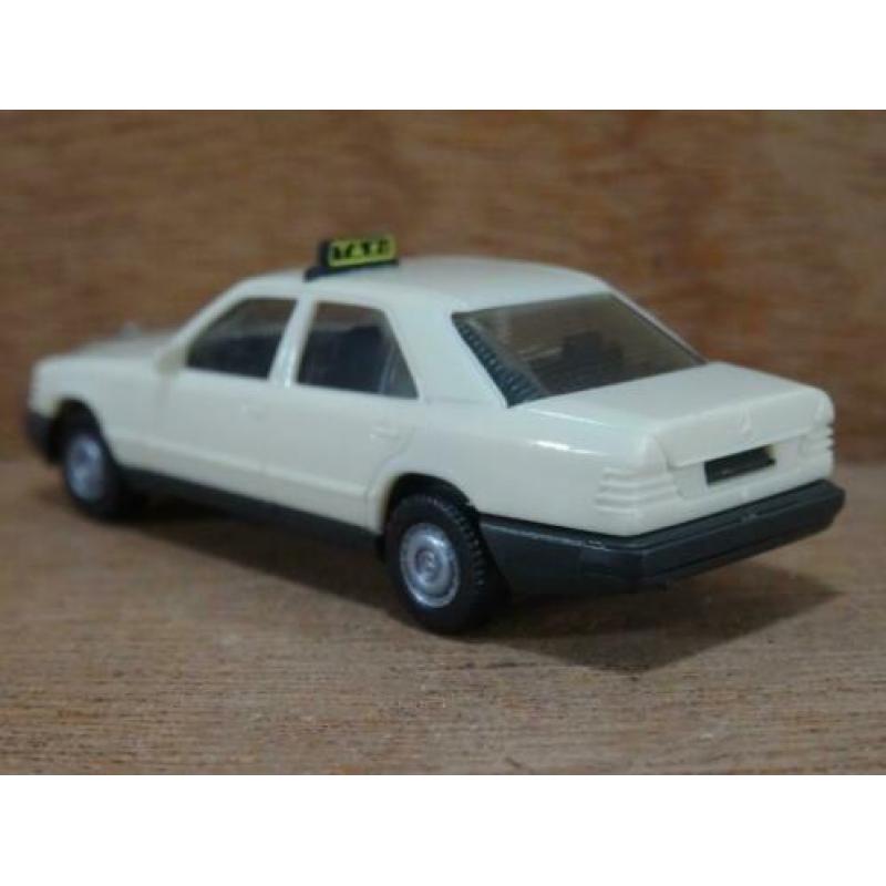 HERPA 1:87, Mercedes Benz 300-E TAXI, Zie Foto`s