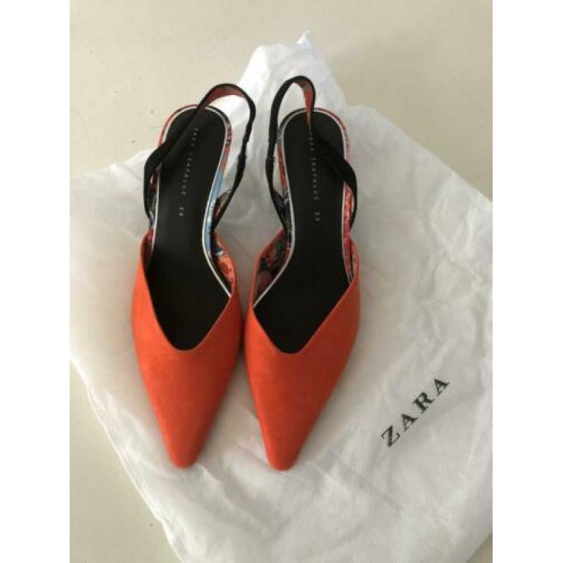 Oranje pump met open hiel van Zara. 1x aan gehad! Mt 38