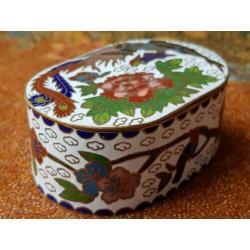 Mooi oud Chinees potje en dekselbakje van cloisonne.