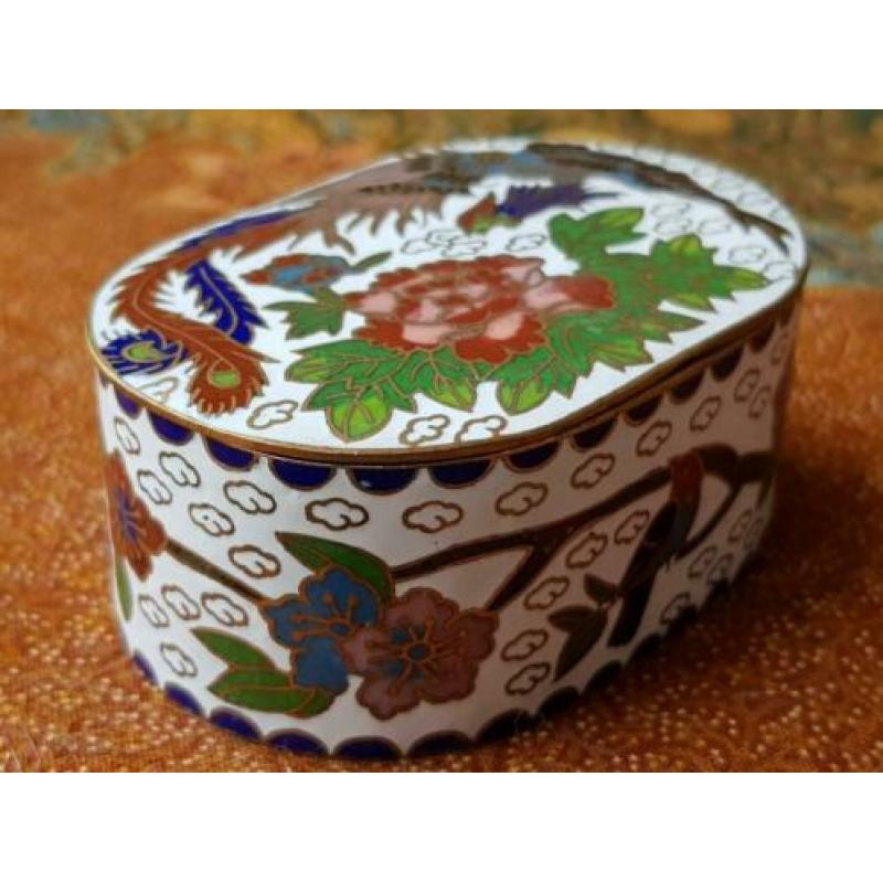 Mooi oud Chinees potje en dekselbakje van cloisonne.