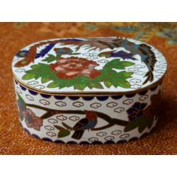 Mooi oud Chinees potje en dekselbakje van cloisonne.
