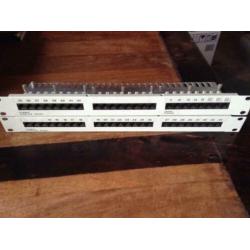 Twee 19 inch netwerk-ISDN 8P8C modular plug connector racks